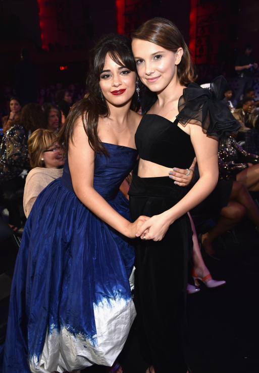 Camila Cabello i Millie Bobby Brown na MTV Video Music Awards 2018.