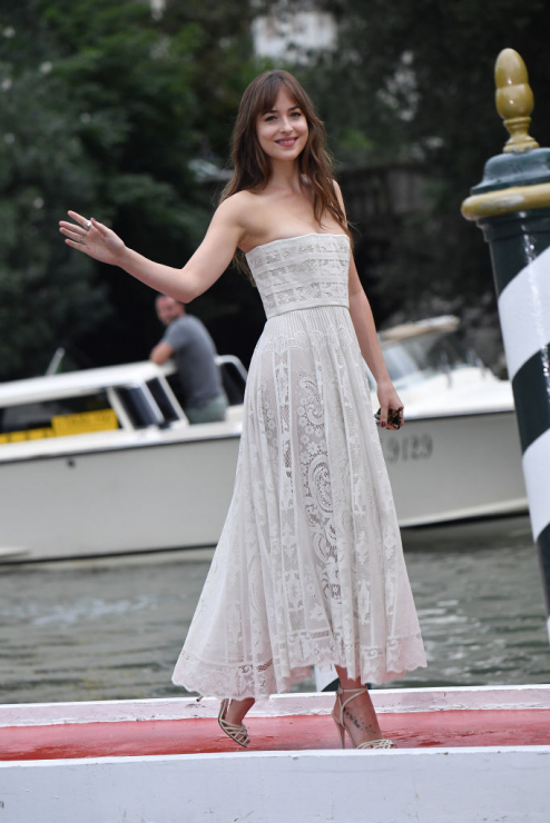 Dakota Johnson w koronkowej sukience w Wenecji