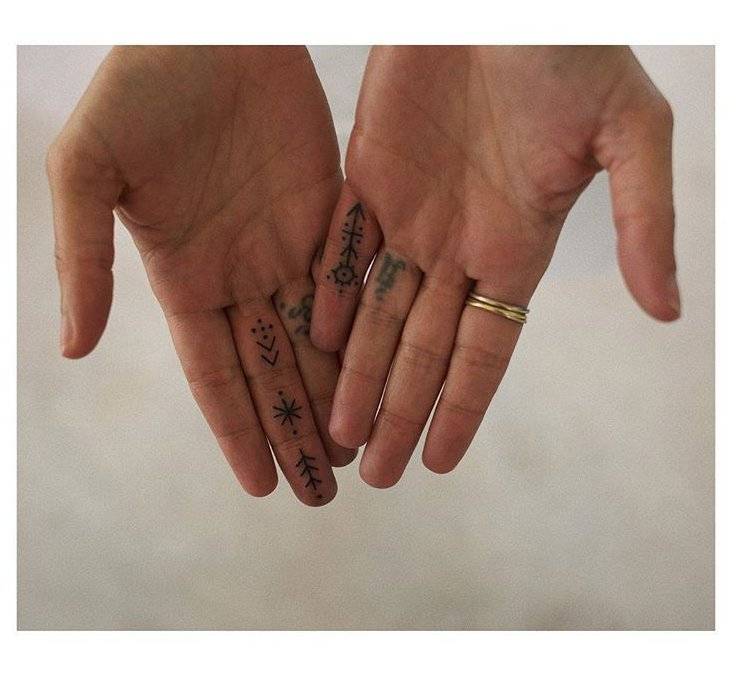 Małe tatuaże dłoni