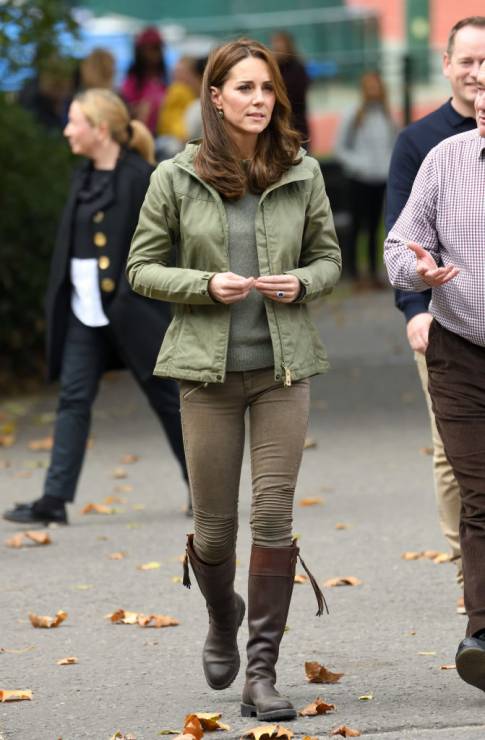 Kate Middleton w kurtce Fjallraven i jeansach Zara