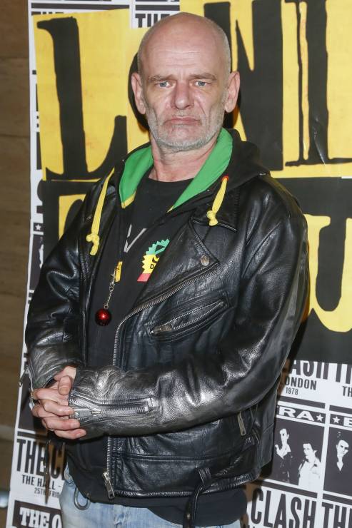 Robert Brylewski (1961-2018), muzyk rockowy i reggaeowy; wokalista, gitarzysta, kompozytor i autor tekstów