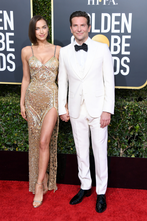 Złote Globy 2019: Irina Shayk (w sukni Versace) i Bradley Cooper