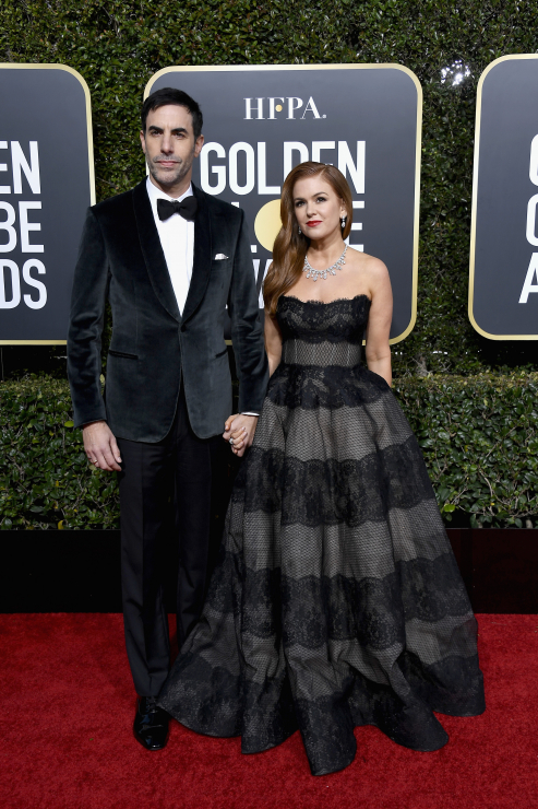 Złote Globy 2019:  Sacha Baron Cohen i Isla Fisher (w sukni Monique Lhuillier)