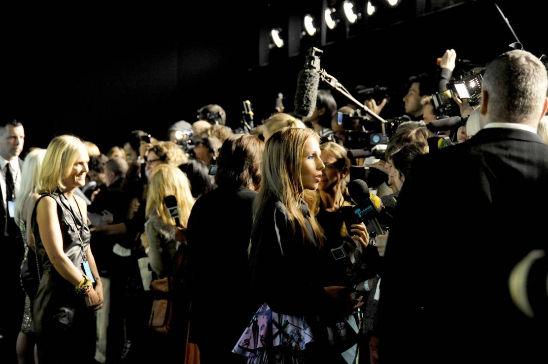 Allegra Versace na wydarzeniu H&M x Versace