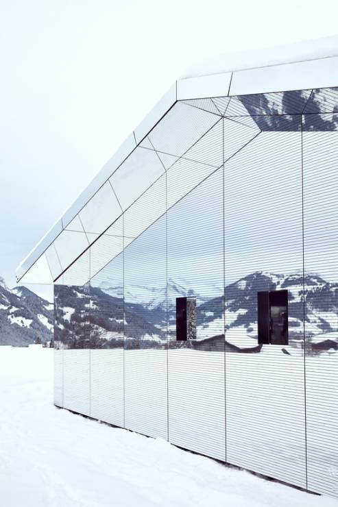 Lustrzany dom Mirage w Szwajcarii