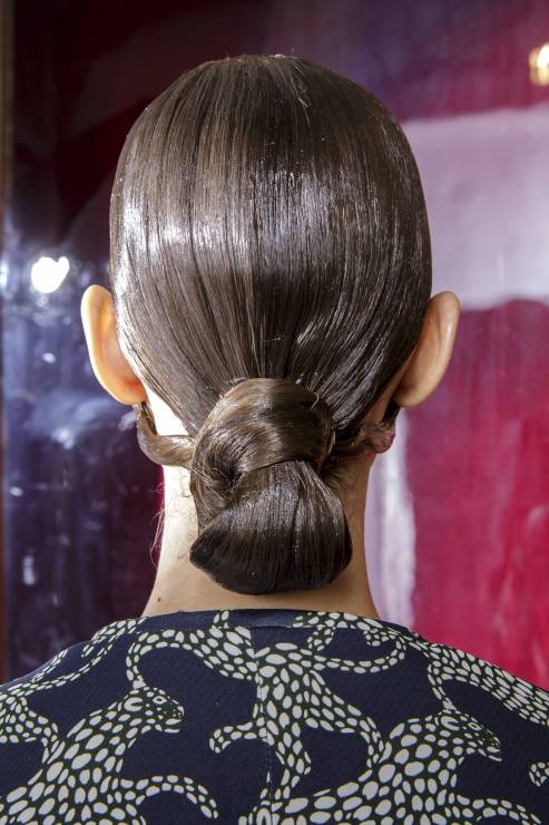 Fryzury z prostych włosów: fryzury na wesele, proste włosy, Givenchy