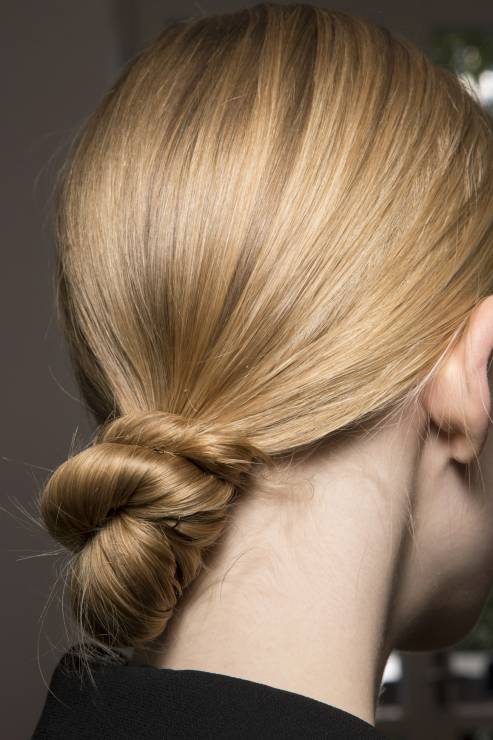 Fryzury z prostych włosów: fryzury na wesele, proste włosy, Jil Sander
