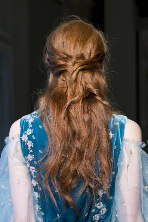 Modne fryzury z rudych włosów, Beccaria