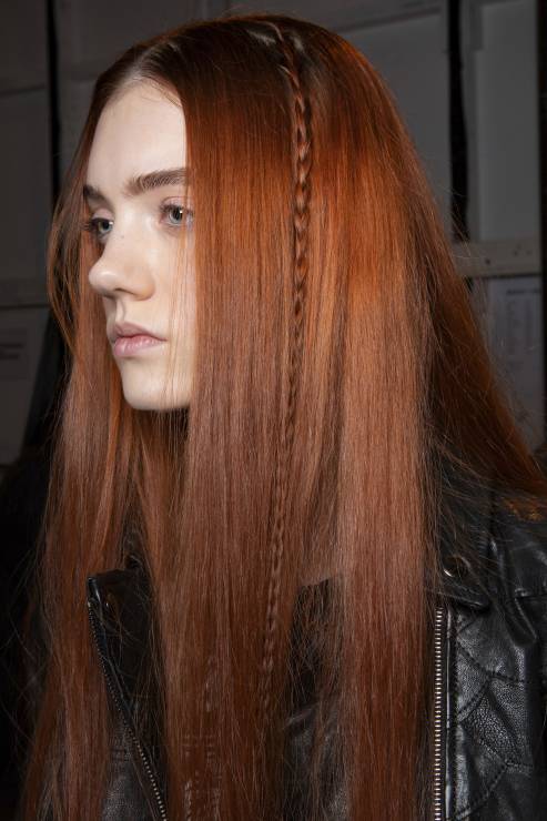 Modne fryzury z rudych włosów, Simkhai