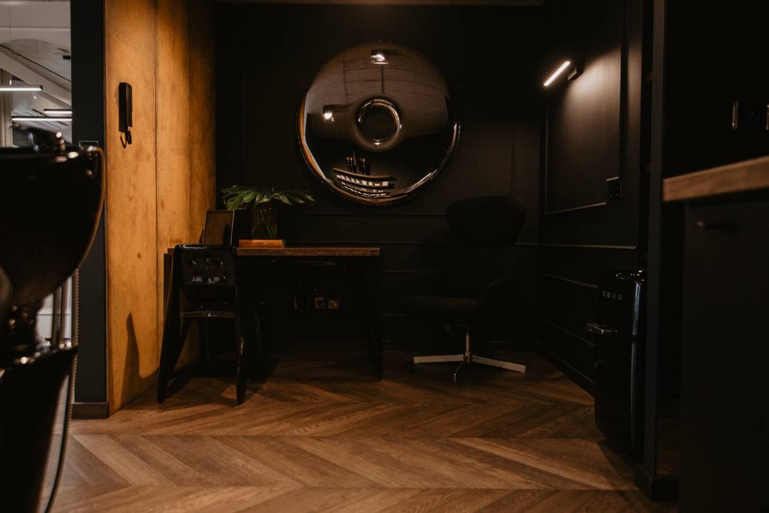 Studio fryzjerskie Sebastiana Huberta, projekt Rhino Home