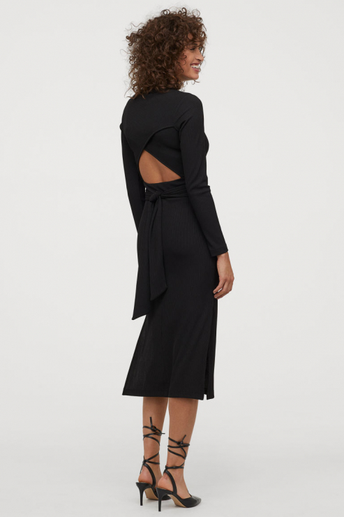 Czarne sukienki z nowych kolekcji: H&M, 149,99 zł