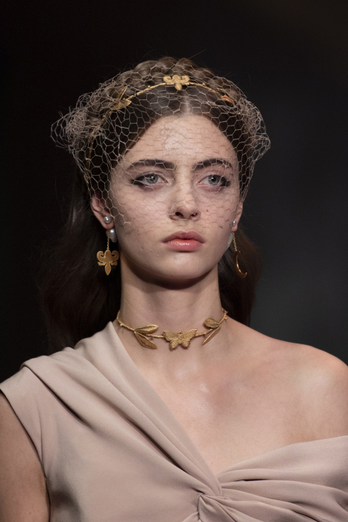 Modna biżuteria 2020: wybiegi haute couture