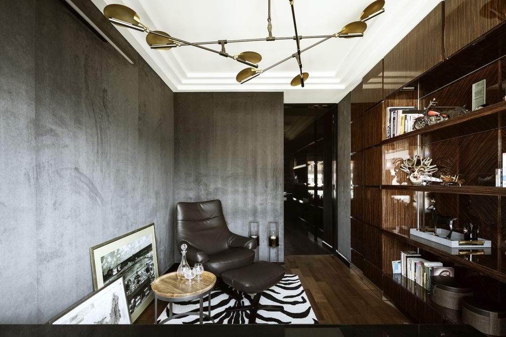Apartament w czerni i brązach, projekt: Magdalena Młynarska z Famm Design
