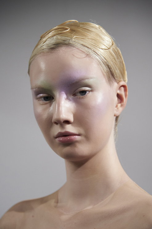 Modny makijaż wiosna-lato 2020. Iris Van Herpen