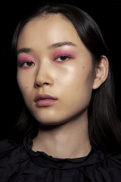 Modny makijaż wiosna-lato 2020. Zhang