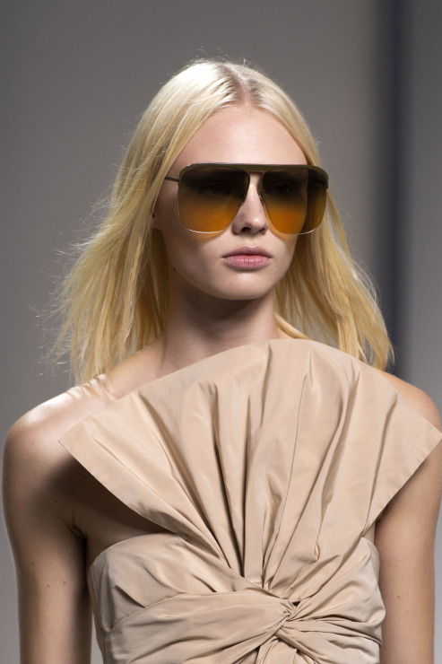 Okulary przeciwsłoneczne z filtrem Givenchy, trendy wiosna lato 2020