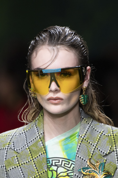 Okulary przeciwsłoneczne z filtrem Versace, trendy wiosna lato 2020