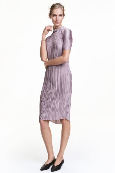 Wyprzedaż online w H&M: sukienka, 59,90 zł zamiast 79,90 zł