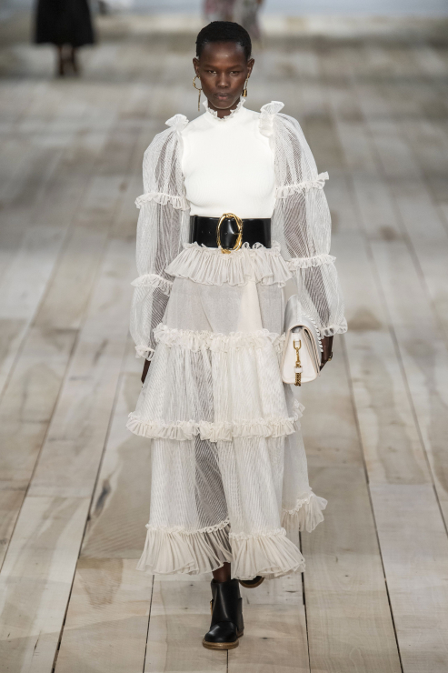 Trend z wybiegu: sukienki wiktoriańskie, Alexander McQueen