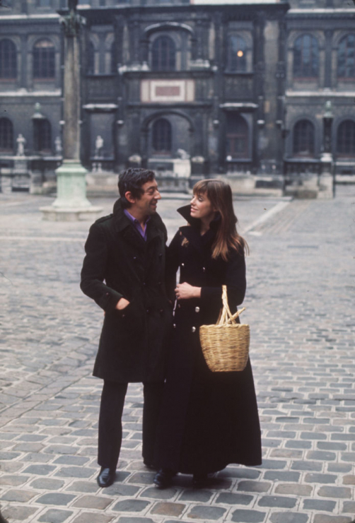 Serge Gainsbourg i Jane Birkin z ulubionym koszykiem, który nosiła zamiast torebki, 1969 rok.