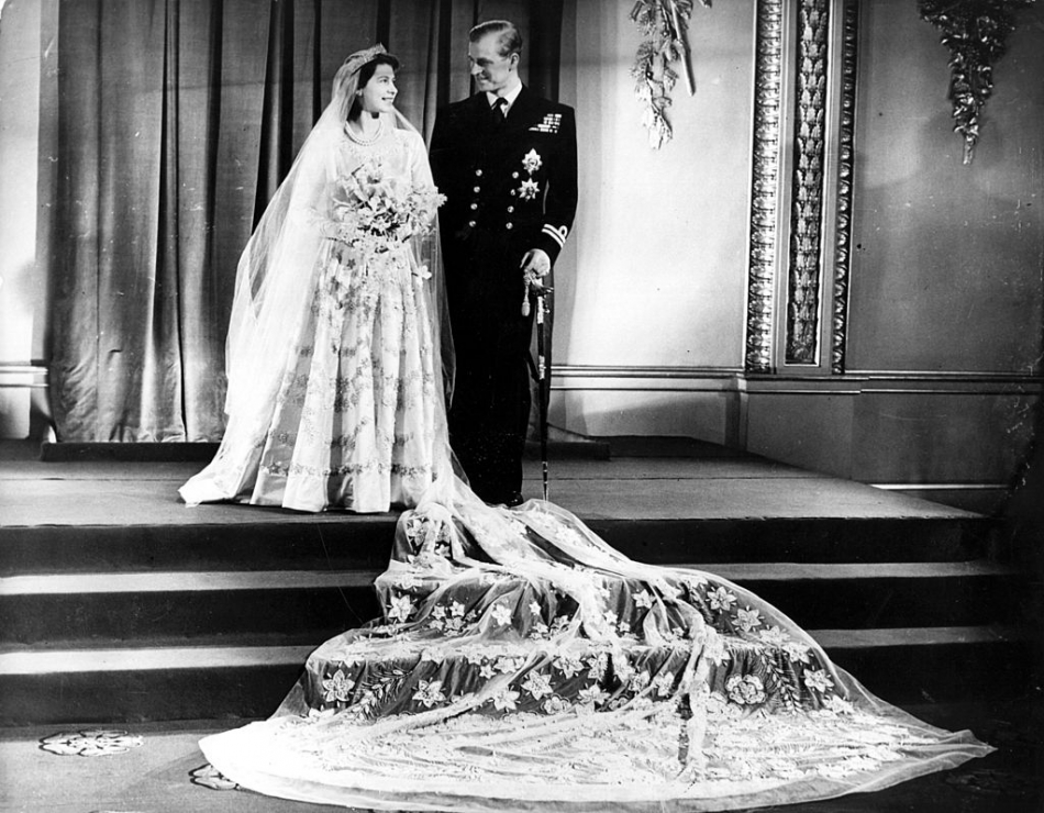 Suknia ślubna królowej Elżbiety II