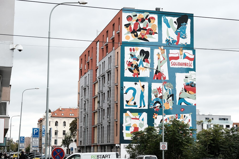 Mural “Mierz wysoko - ściana kultury” w Pradze