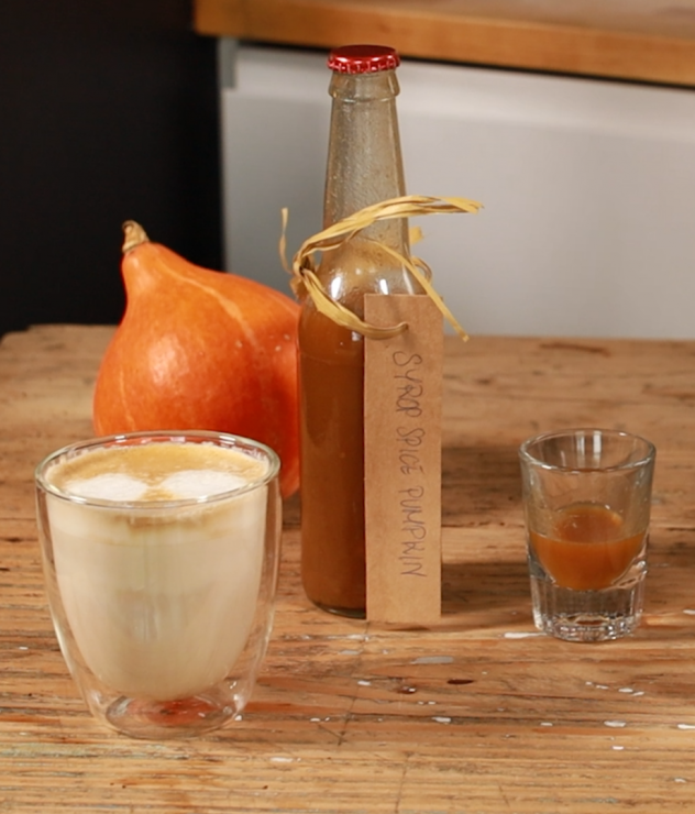 Pumpkin Spice Latte ​​na odczarowanie jesieni - to przepis, który zawsze wychodzi tak, jak w ulubionej kawiarni
