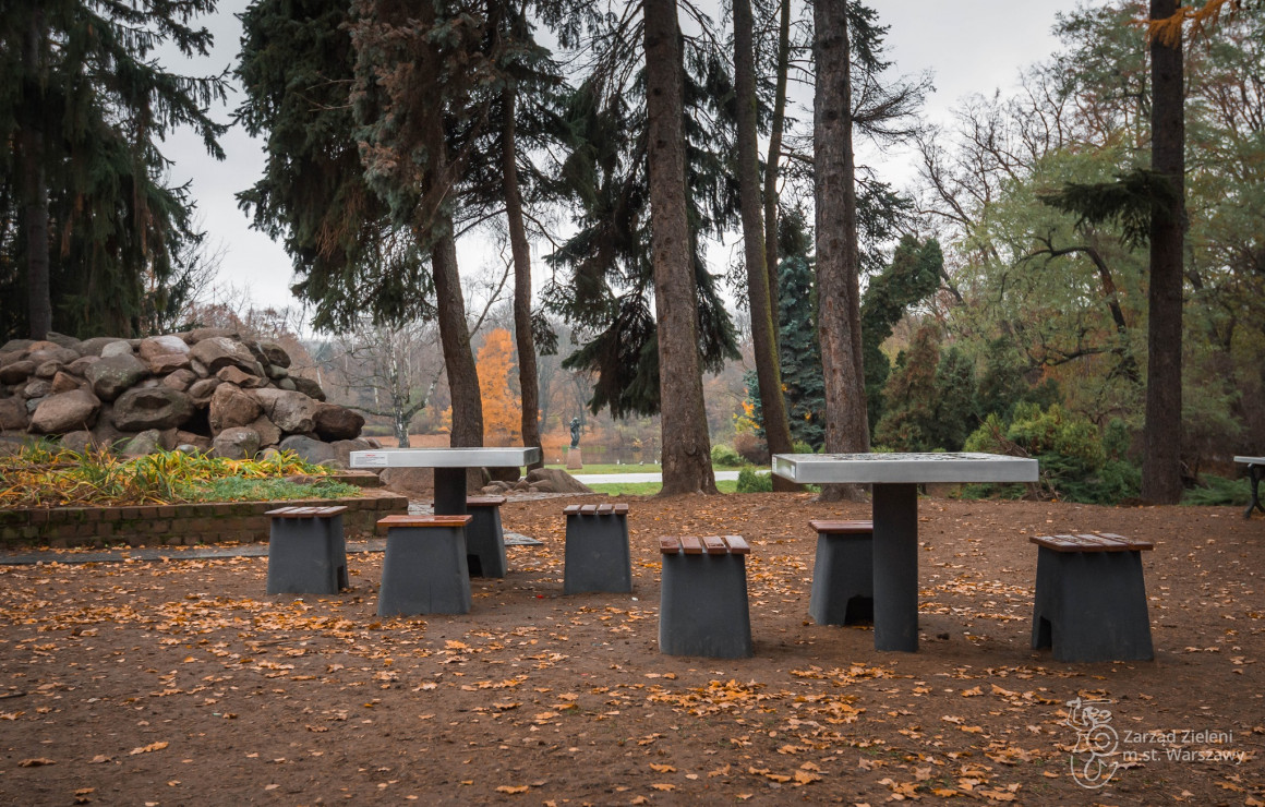 Stoliki do gry w szachy w Parku Skaryszewskim