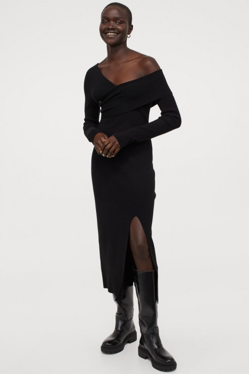 Czarna sukienka na święta 2020, H&M. Sukienka na jedno ramię 229,99 zł