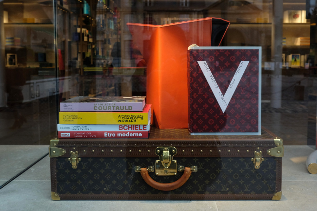 Księgarnia w paryskim butiku Louis Vuitton