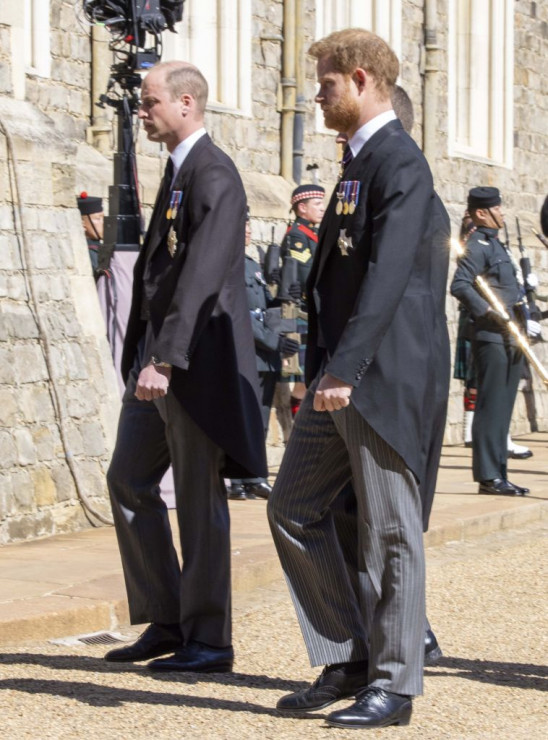 Książę William i książę Harry na pogrzebie księcia Filipa
