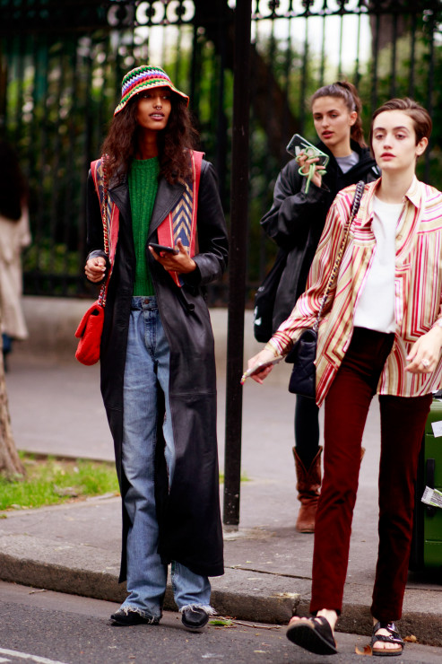 Paryż;  haute couture fashion week jesień-zima 2021/2022 [street fashion]