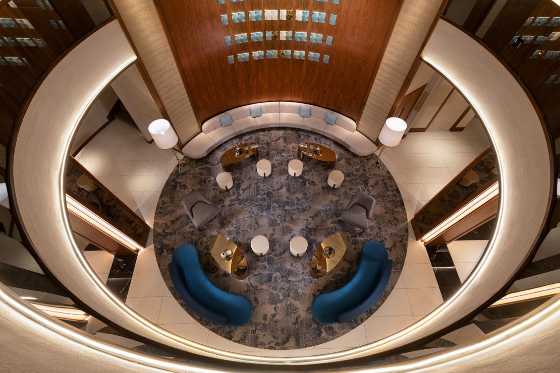 Wielokrotnie nagradzani projektanci wnętrz odnowili lobby i sale restauracyjne kultowego Sheraton Grand Warsaw