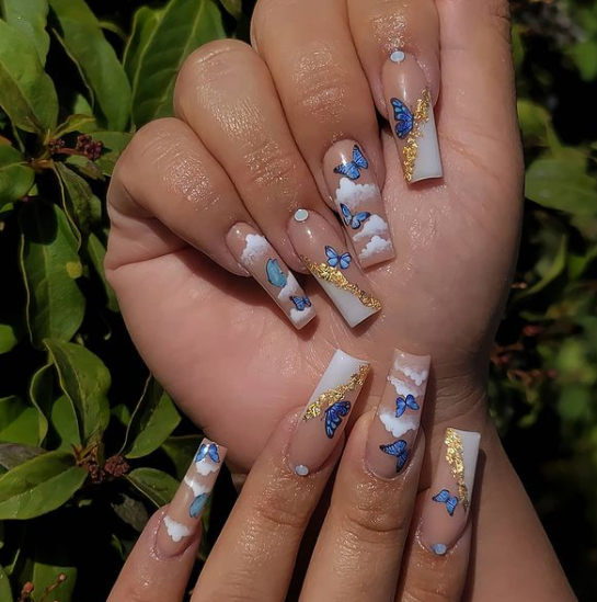 Jak w prosty sposób namalować motyla na paznokciach? Efektowny manicure, który uwielbia Kylie Jenner
