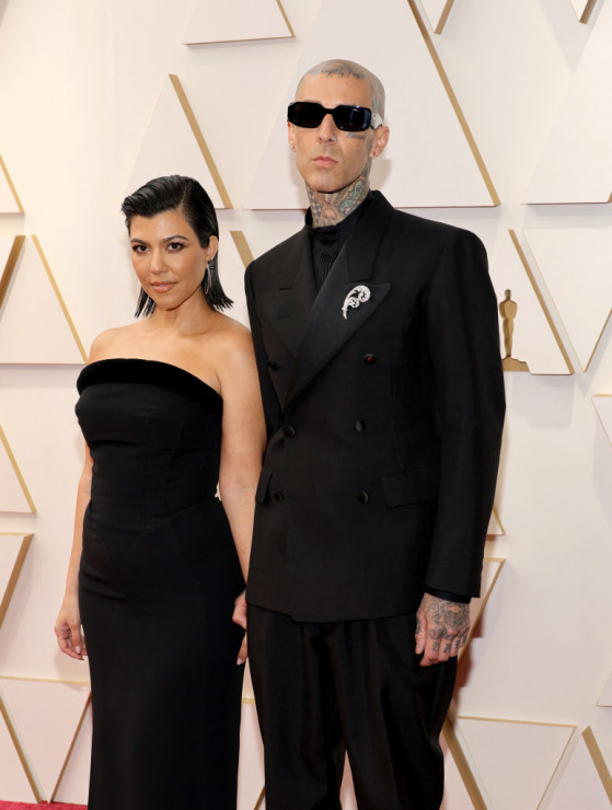 Makijaże i fryzury z Oscarów 2022: Kourtney Kardashian i Travis Barker