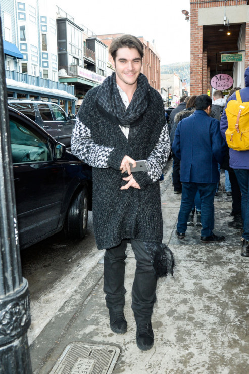 Sundance 2020: Najlepsze zimowe męskie stylizacje. Jude Law, Paul Bettany i Bill Skarsgard [GALERIA]