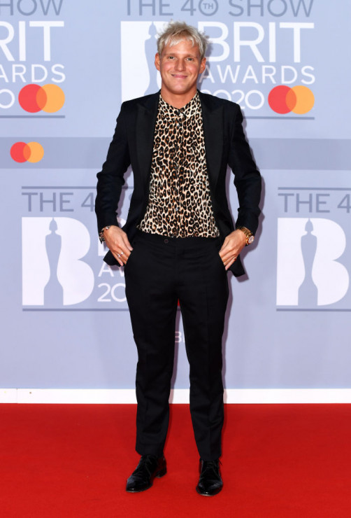 Brit Awards 2020: najlepsze męskie stylizacje na gali: Harry Styles, Stormzy i Kiefer Sutherland [GALERIA]