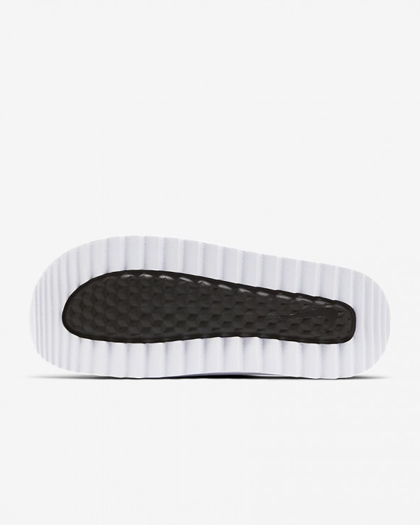 Nowe klapki od Nike są idealne do domowej izolacji i nie tylko. Gdzie kupisz podobne? [ONLINE SHOPPING]