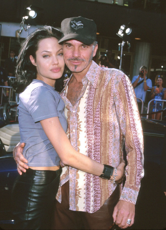 Angelina Jolie kończy 45 lat. Zobacz, jak wyglądała w młodości [STARE ZDJĘCIA]