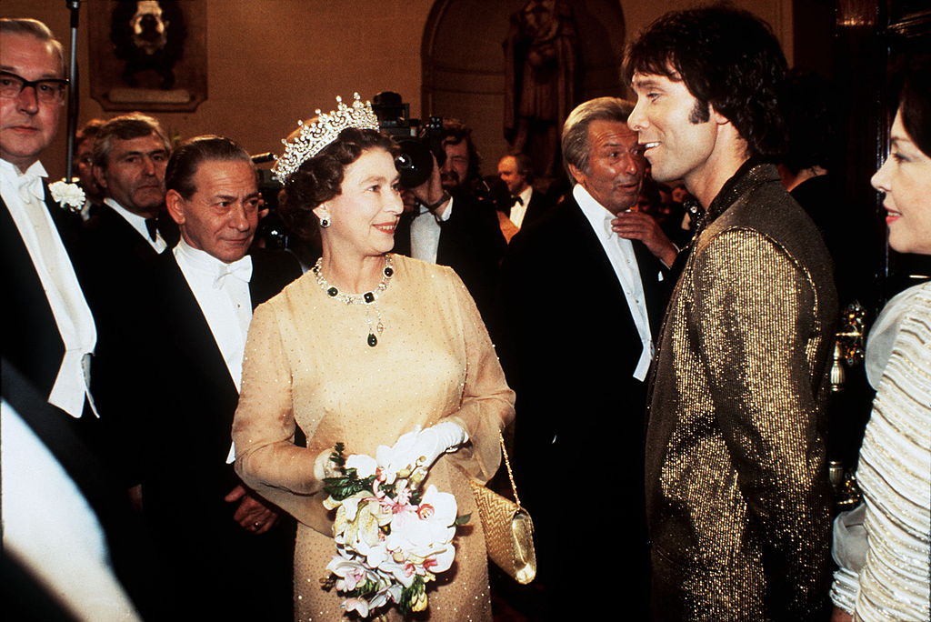 Królowa Elżbieta II i Cliff Richard