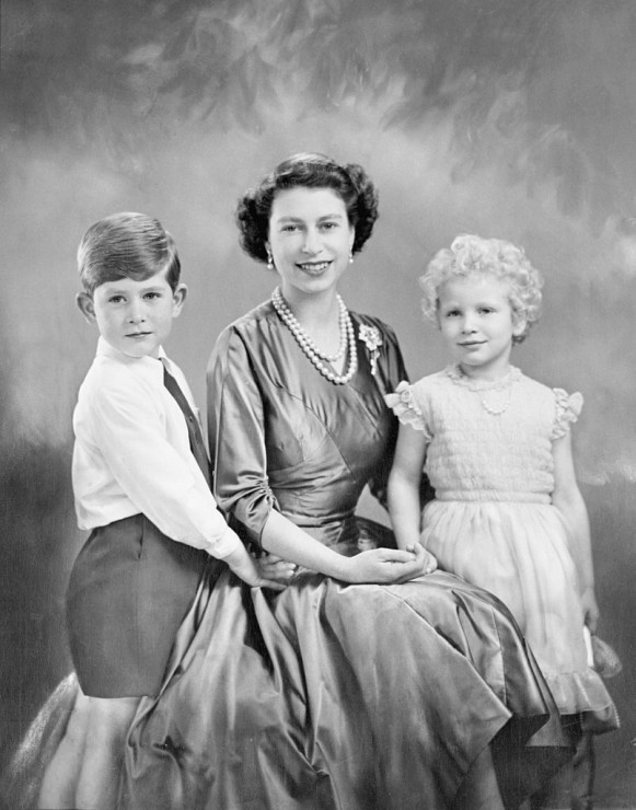 Królowa Elżbieta II i księżniczka Anna