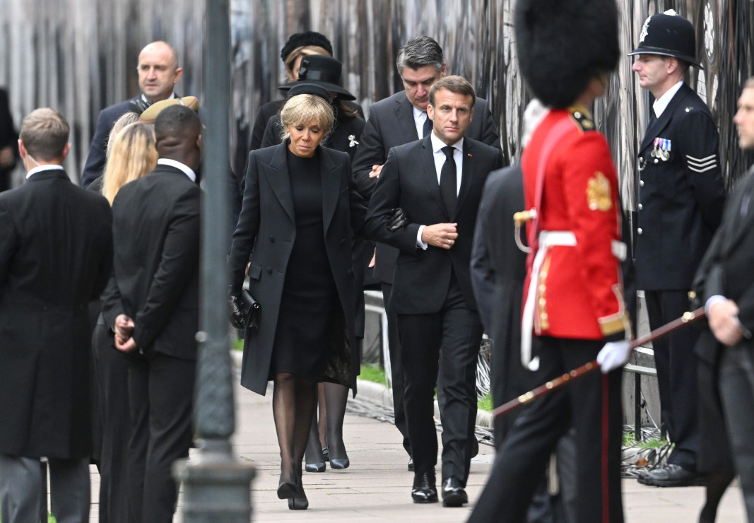 Pogrzeb królowej Elżbiety II - Emmanuel Macron i jego żona Brigitte Macron
