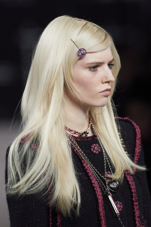 Modne fryzury jesień-zima 2022/2023: Chanel