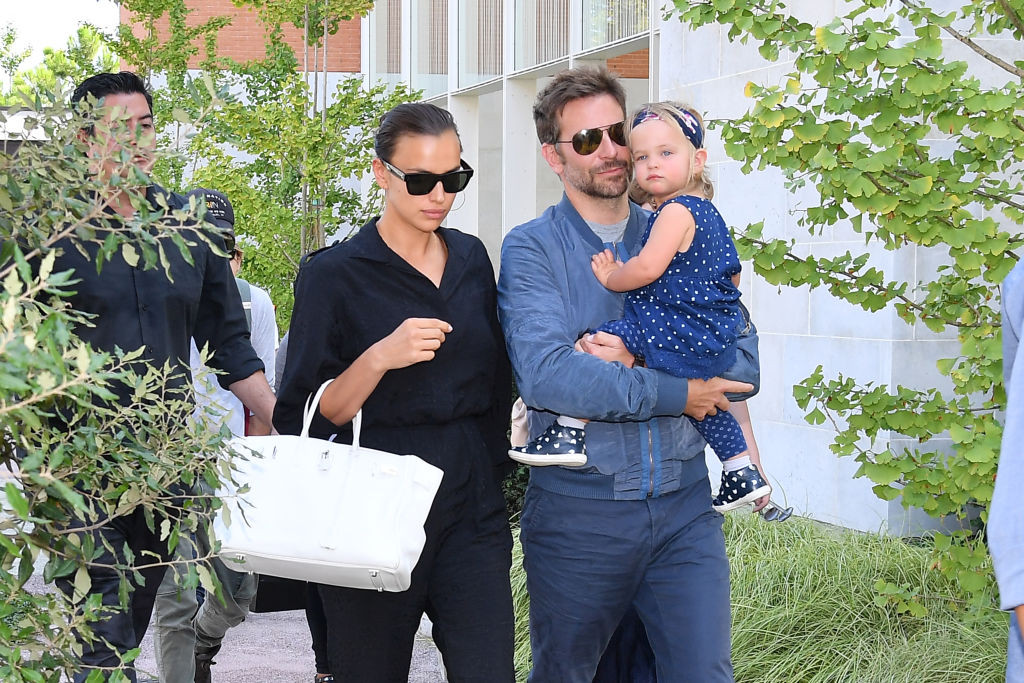 Irina Shayk i Bradley Cooper z córką Leą