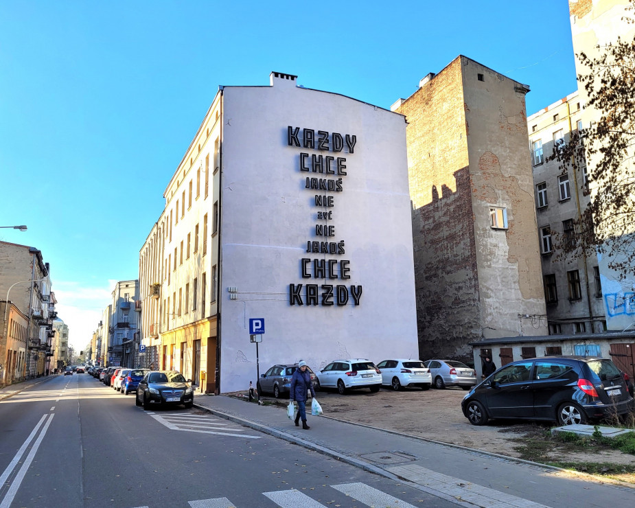 Neon  "Każdy chce jakoś nie żyć" w Łodzi