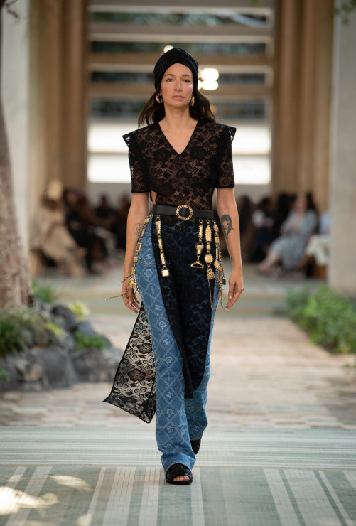 Chanel Métiers d’art 2022/2023 to francuska moda na najwyższym poziomie. Co zobaczyliśmy na wybiegu słynnego domu mody?