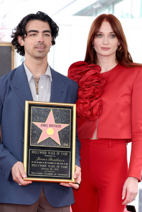 Sophie Turner na odsłonięciu gwiazdy jej męża Joe Jonasa w Hollywood Walk of Fame.
