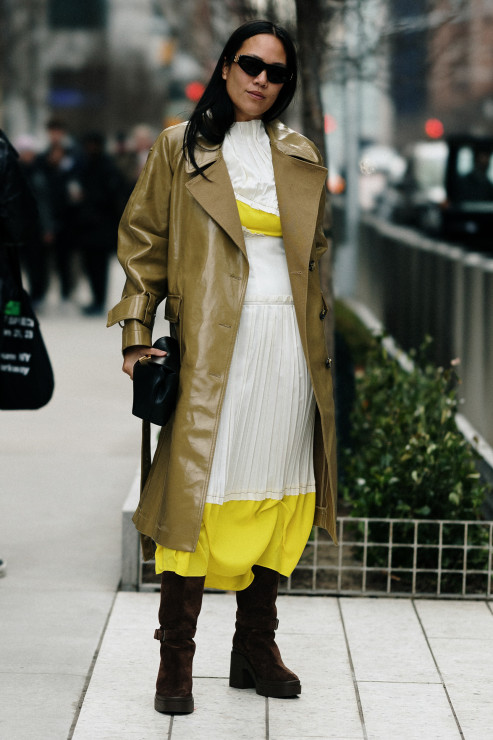 Jak noszą się teraz najbardziej stylowe dziewczyny z branży mody? Najmodniejsze stylizacje z ulic Nowego Jorku [street style NYFW jesień-zima 2023/2024]