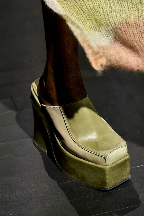Modne buty z wybiegów. Te modele królowały w kolekcjach najważniejszych domów mody na NYFW jesień-zima 2023/2024