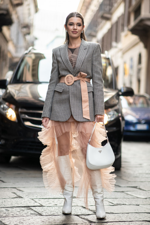 Jakie ubrania noszą wszystkie modne Włoszki? Najlepsze stylizacje stylistek, redaktorek i influencerek z Mediolanu [MFW jesień-zima 2023/2024]